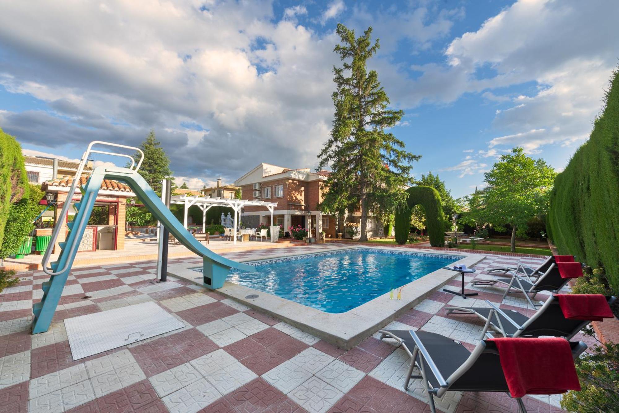 Villa Granada Garden Deluxe 모나칠 외부 사진