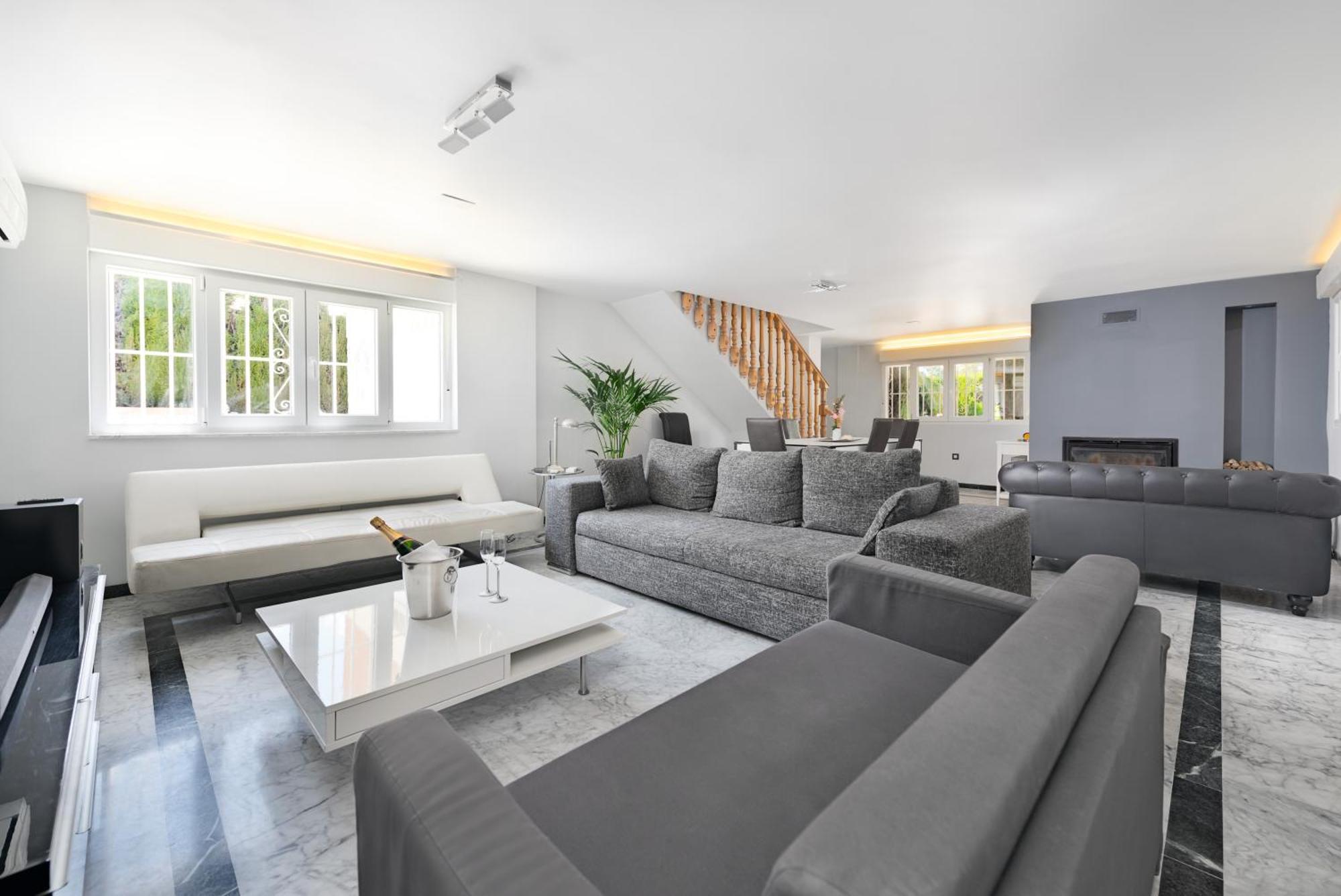 Villa Granada Garden Deluxe 모나칠 외부 사진