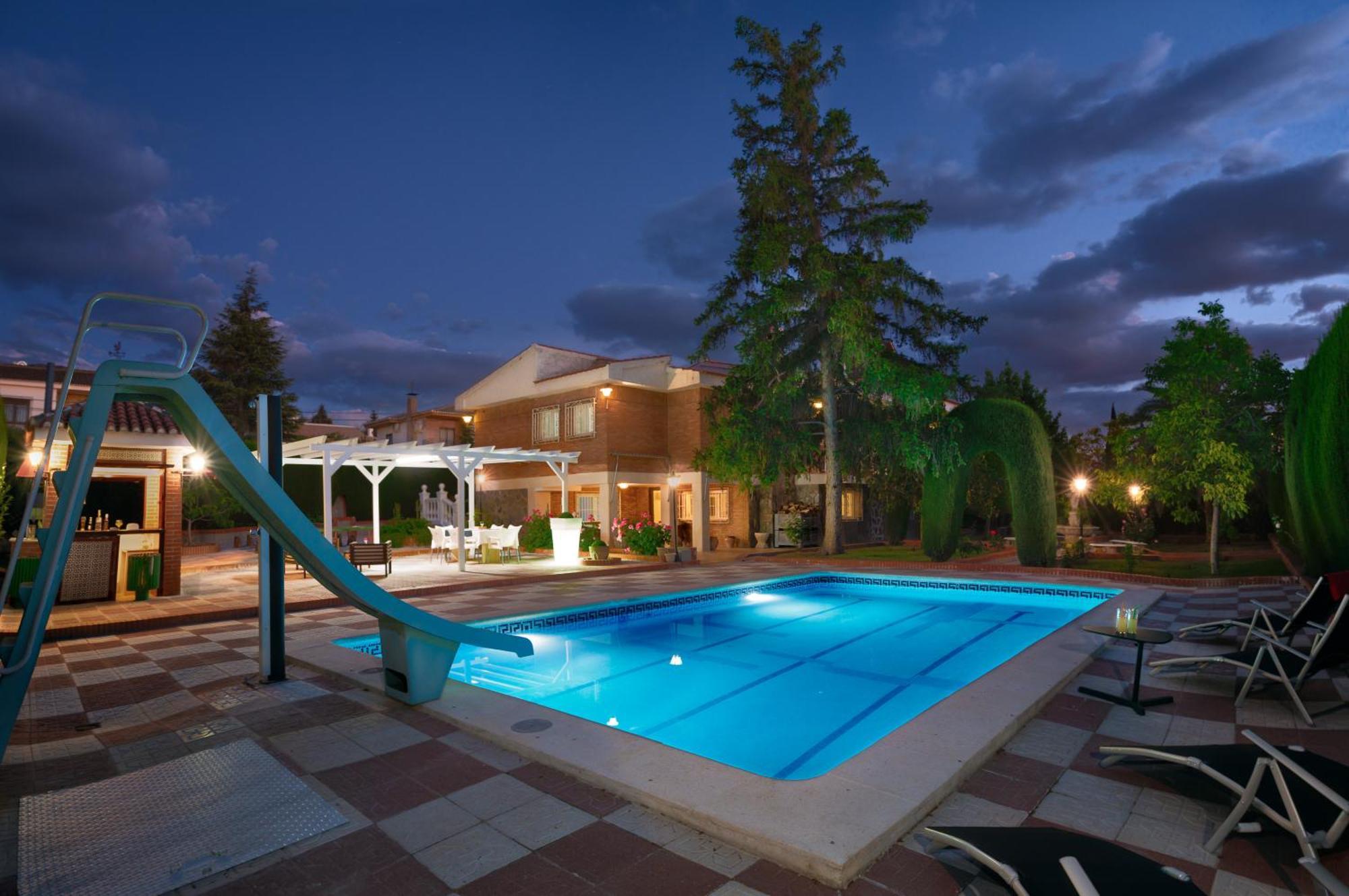 Villa Granada Garden Deluxe 모나칠 외부 사진