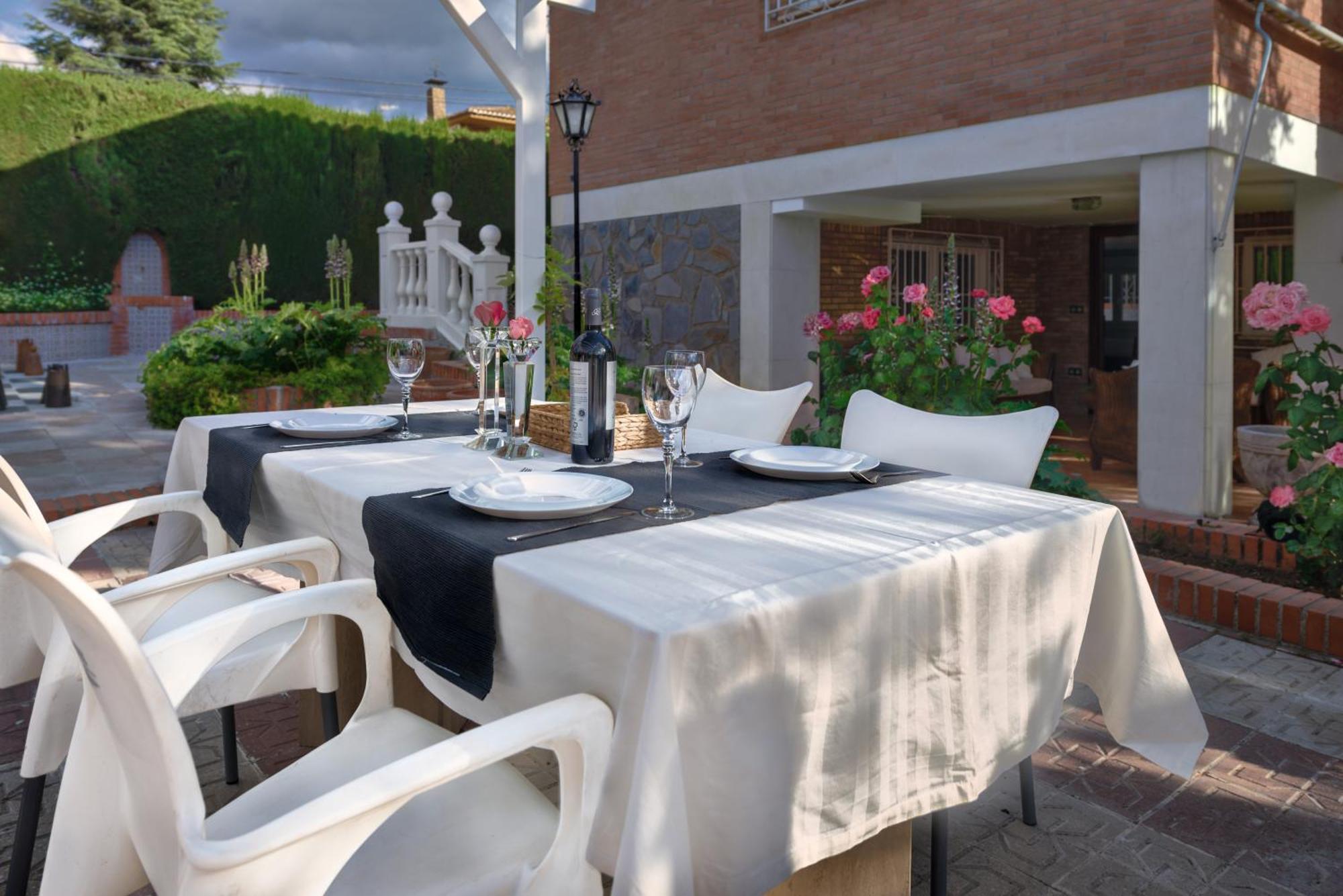 Villa Granada Garden Deluxe 모나칠 외부 사진