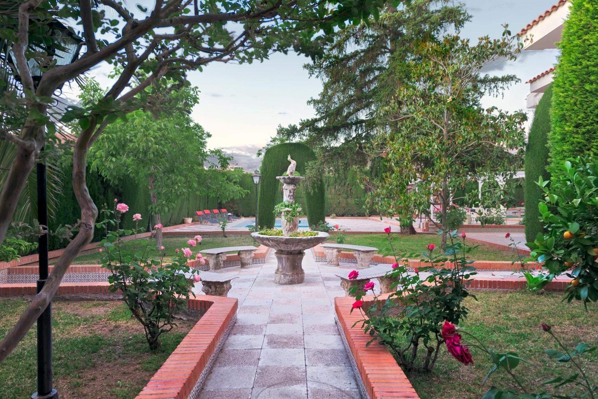 Villa Granada Garden Deluxe 모나칠 외부 사진