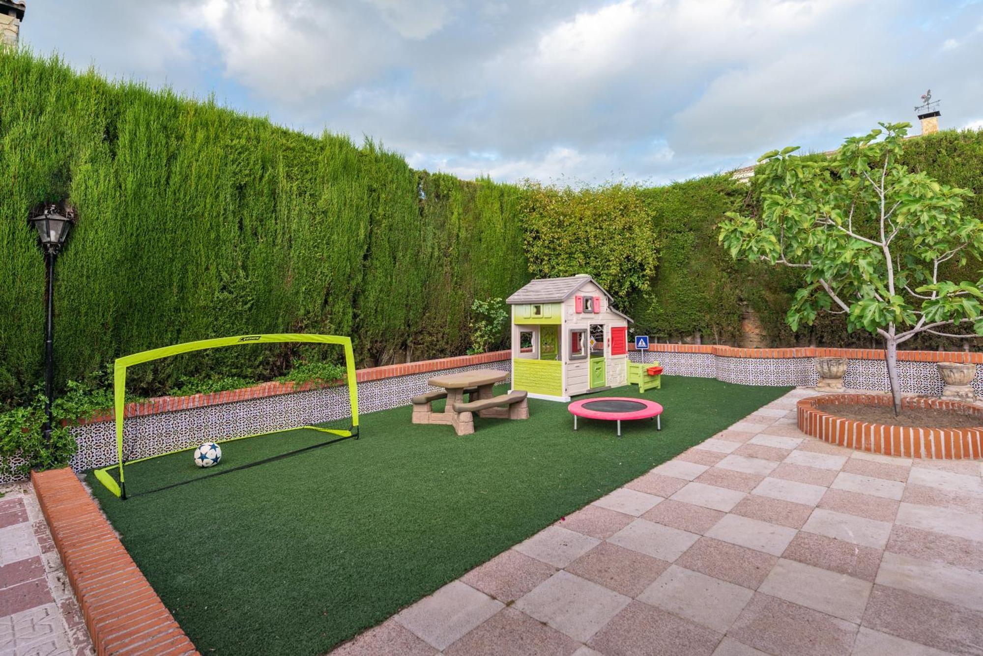 Villa Granada Garden Deluxe 모나칠 외부 사진